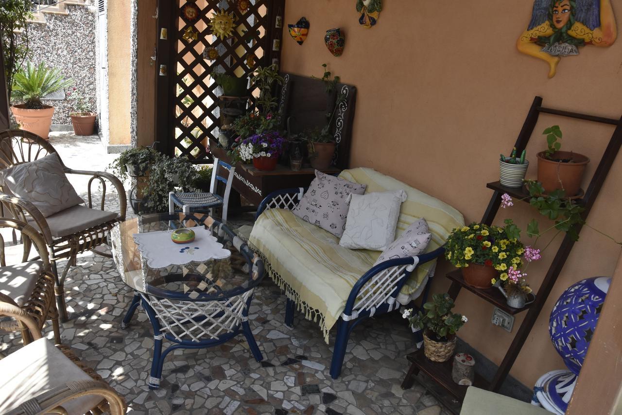 B&B Villa Liliya Fiumefreddo di Sicilia Kültér fotó